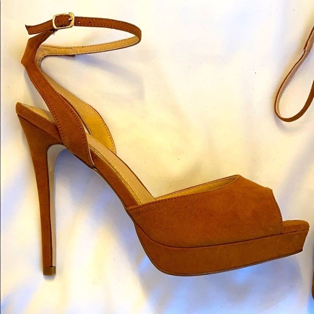 LILIANA CAMEL COLORED STILETTO SANDALS.  N…